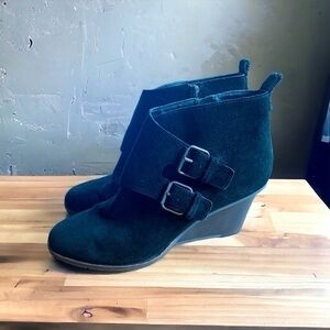 DV by Dolce Vita Wedges Black Suede Side Buckles Size 10